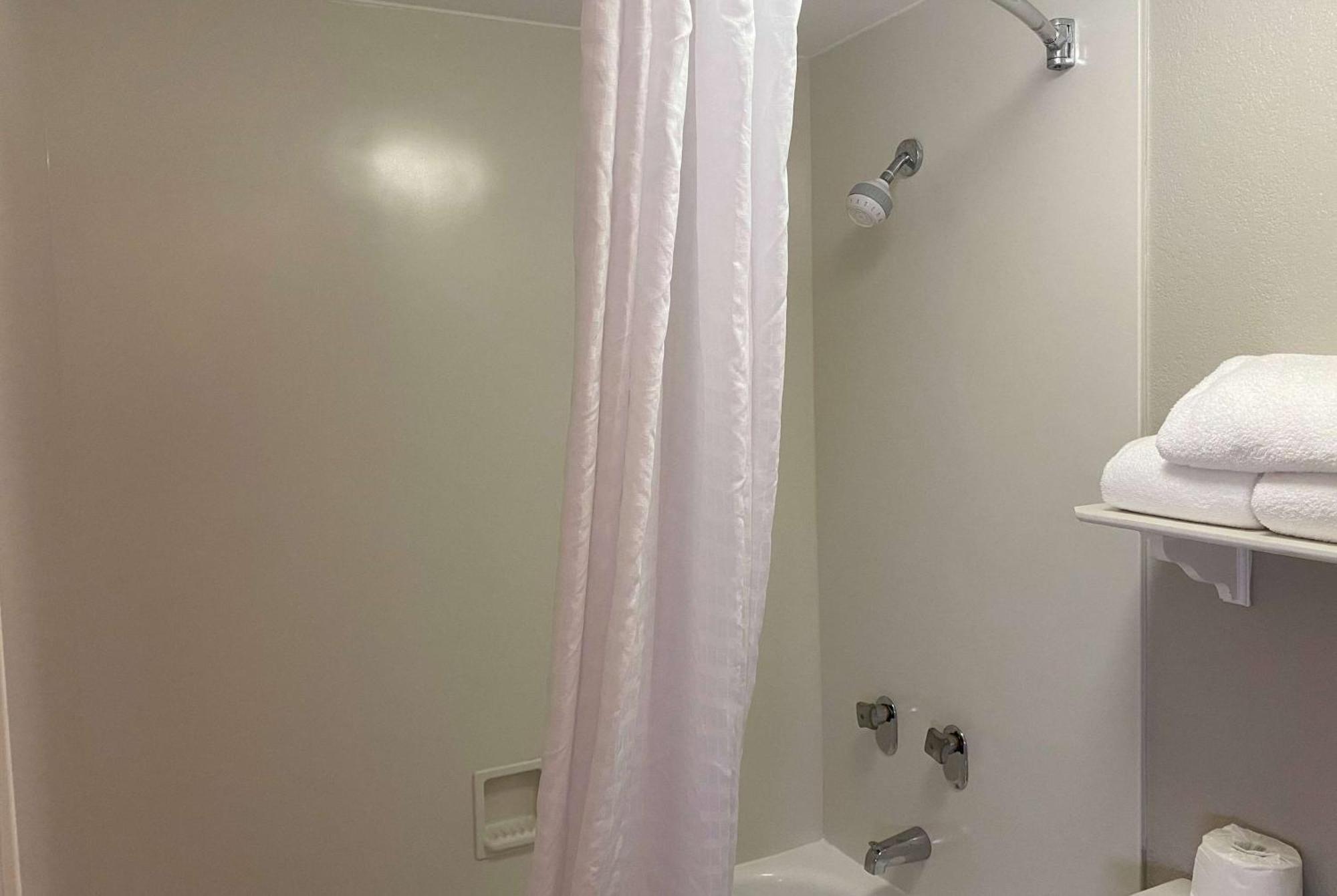 Days Inn & Suites By Wyndham Arlington Heights Exteriör bild