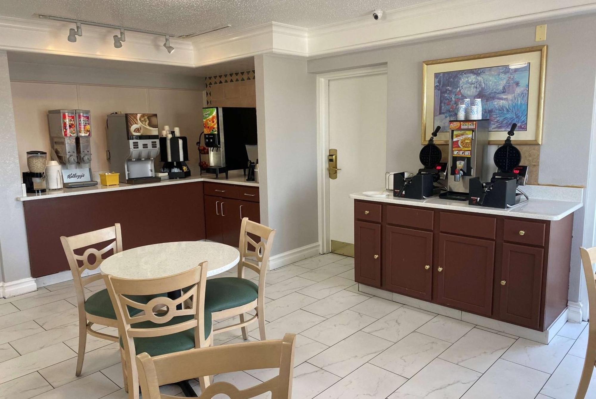 Days Inn & Suites By Wyndham Arlington Heights Exteriör bild