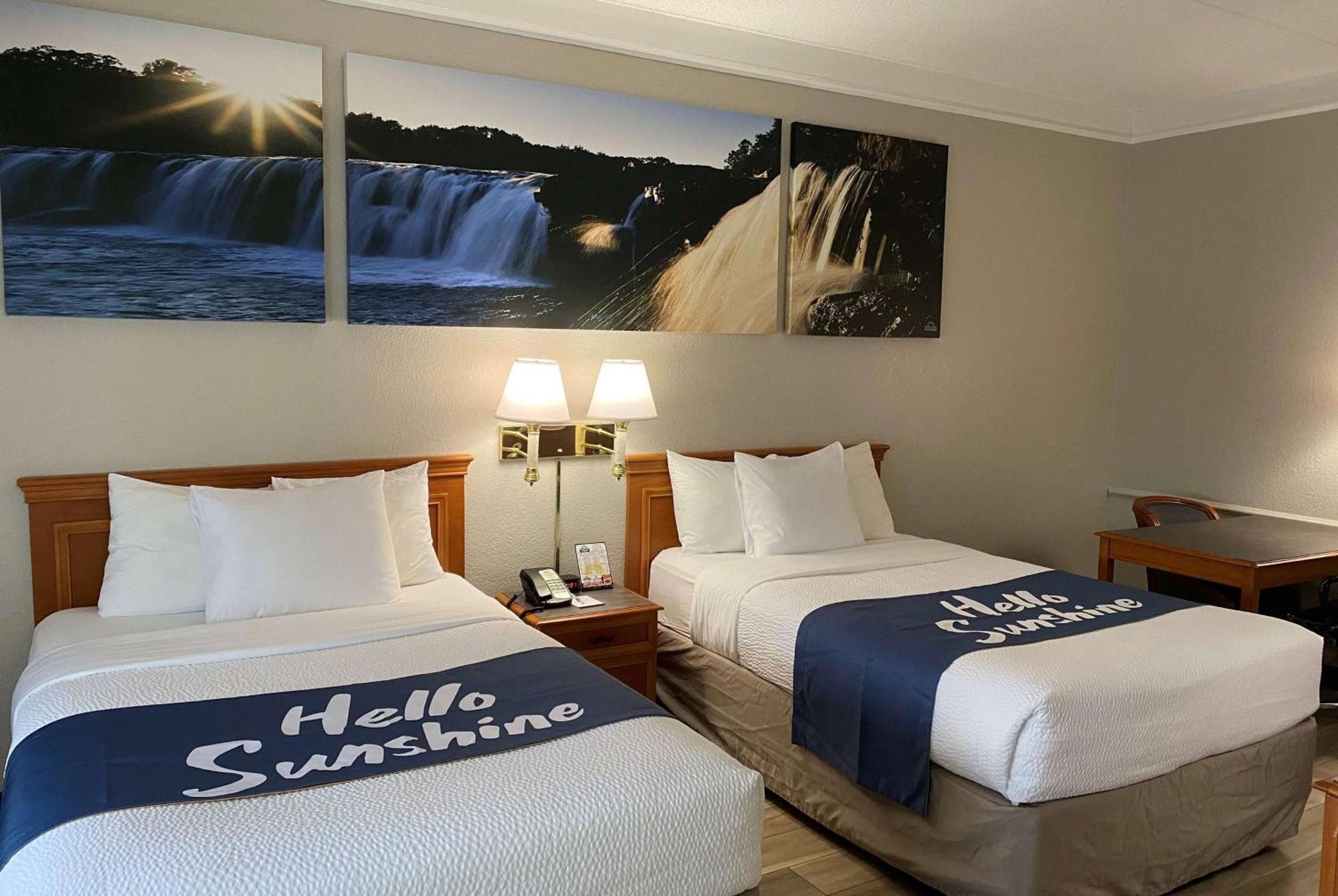 Days Inn & Suites By Wyndham Arlington Heights Exteriör bild