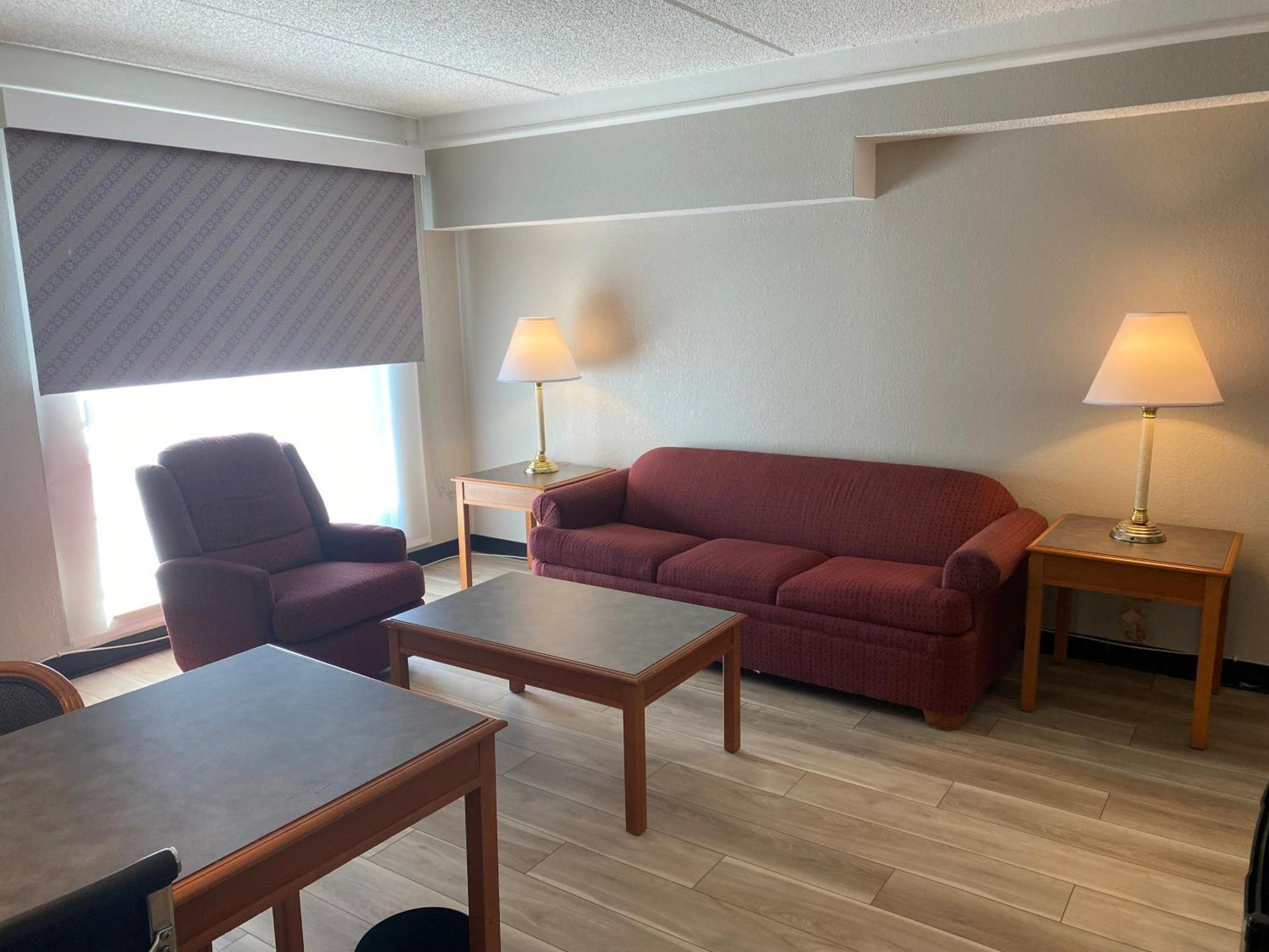 Days Inn & Suites By Wyndham Arlington Heights Exteriör bild