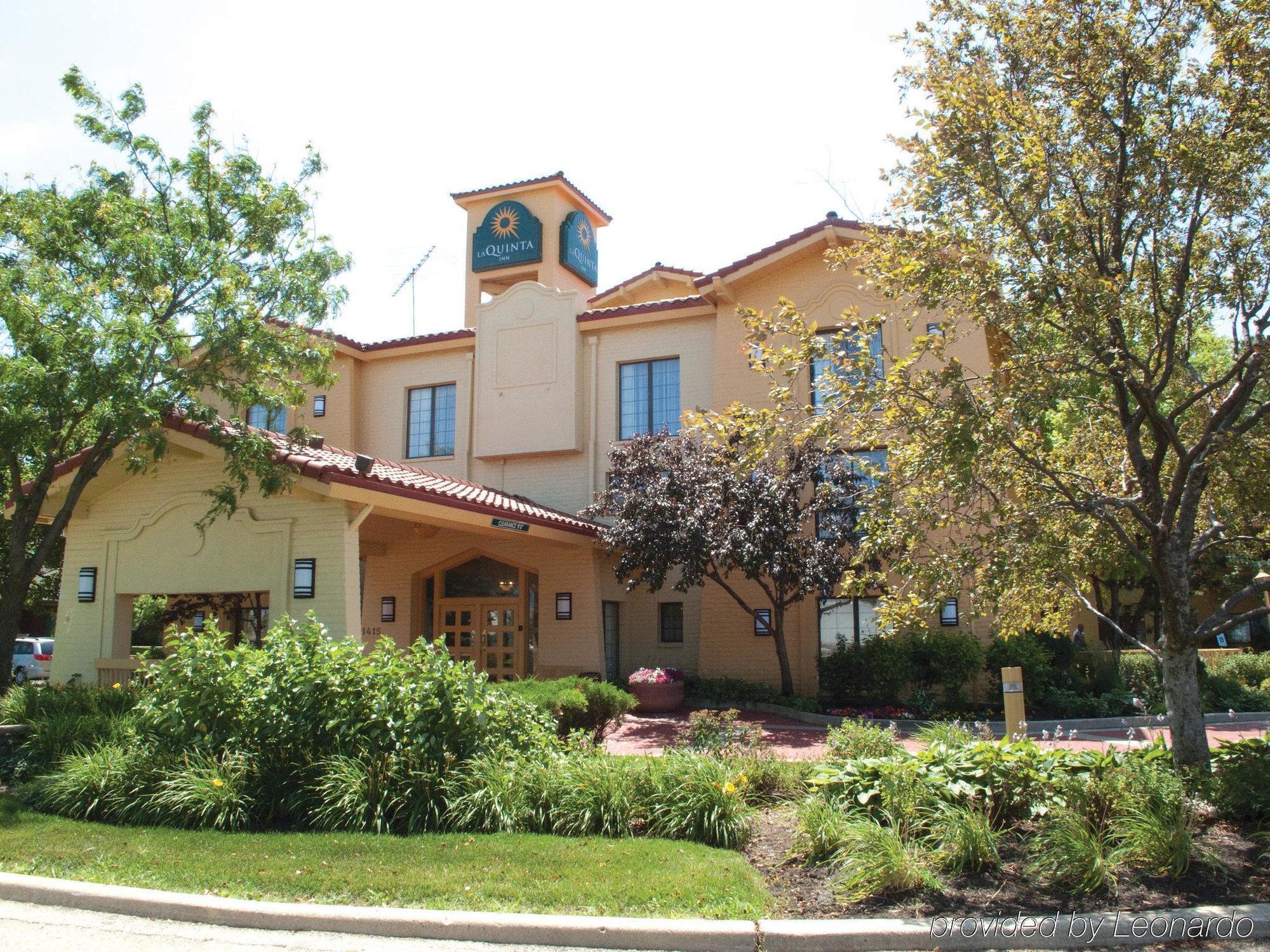 Days Inn & Suites By Wyndham Arlington Heights Exteriör bild