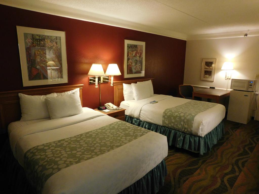 Days Inn & Suites By Wyndham Arlington Heights Exteriör bild