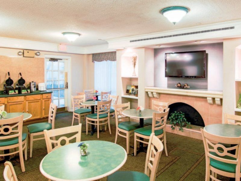 Days Inn & Suites By Wyndham Arlington Heights Exteriör bild
