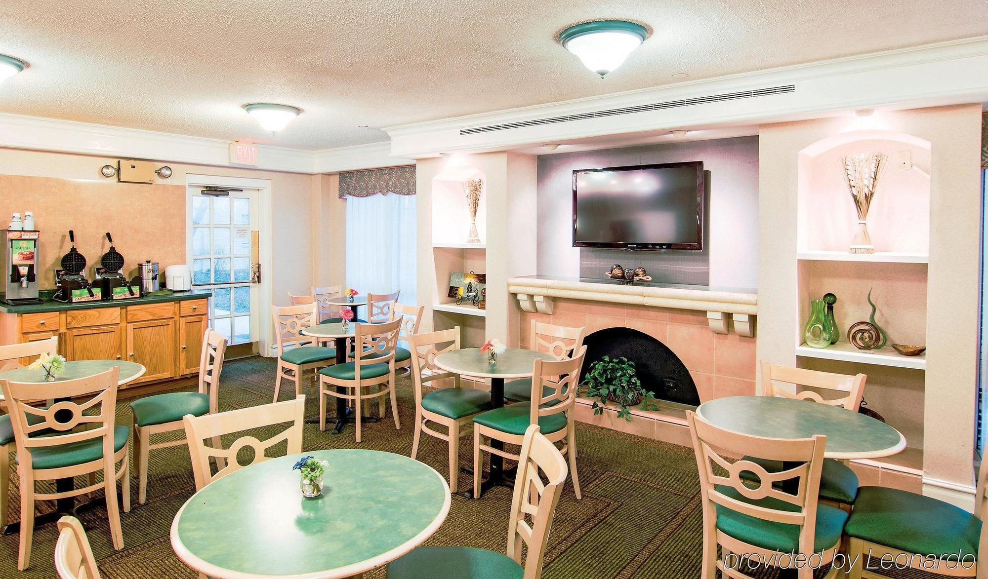Days Inn & Suites By Wyndham Arlington Heights Exteriör bild