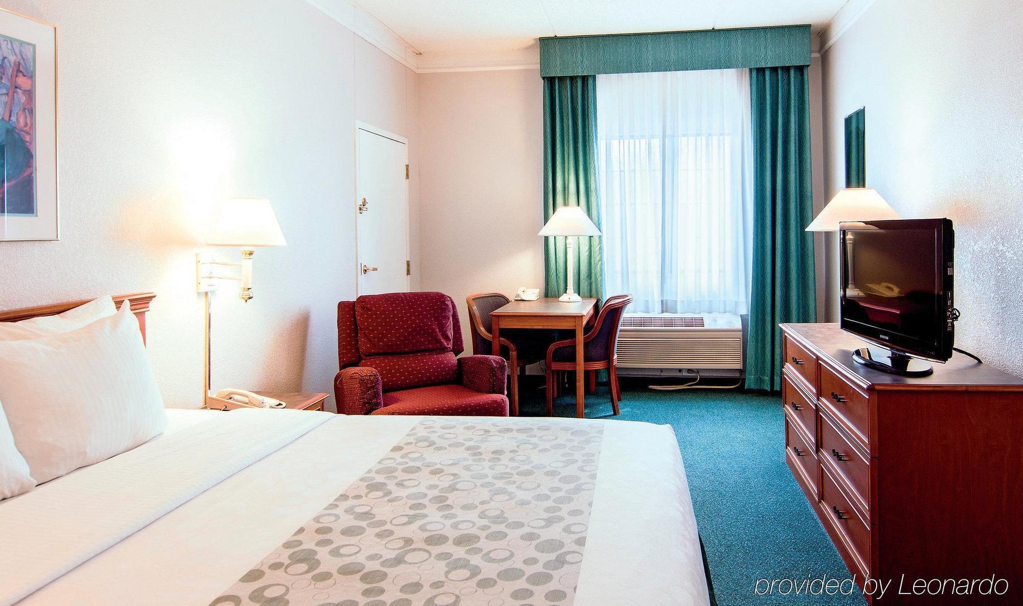 Days Inn & Suites By Wyndham Arlington Heights Exteriör bild