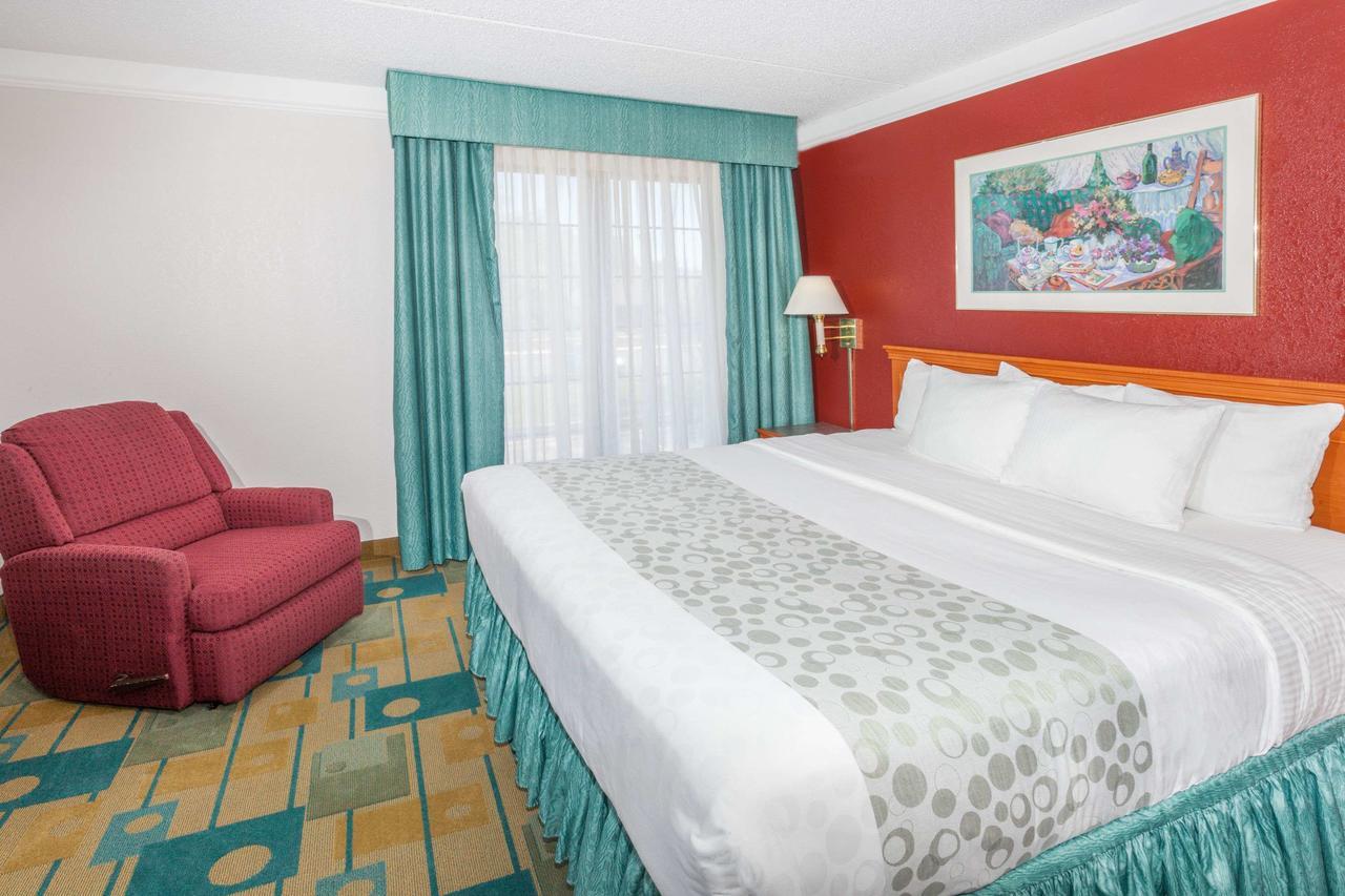 Days Inn & Suites By Wyndham Arlington Heights Exteriör bild