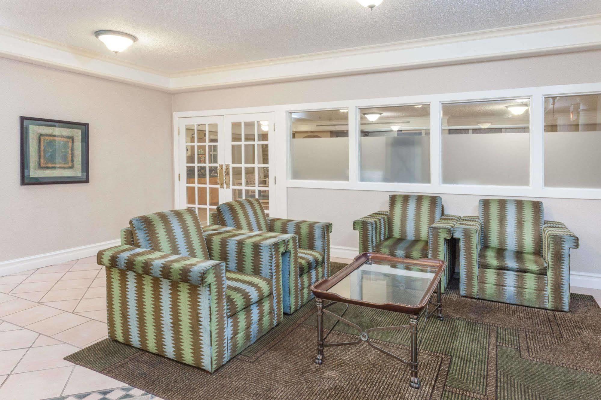 Days Inn & Suites By Wyndham Arlington Heights Exteriör bild