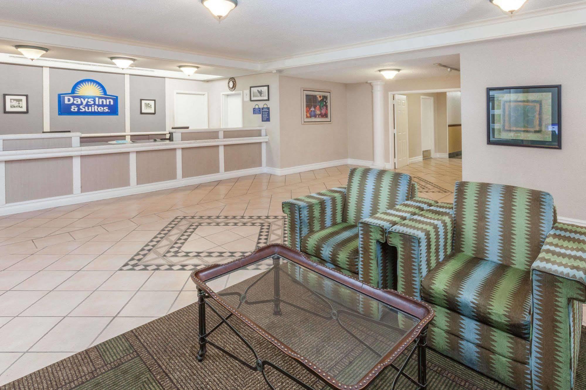 Days Inn & Suites By Wyndham Arlington Heights Exteriör bild