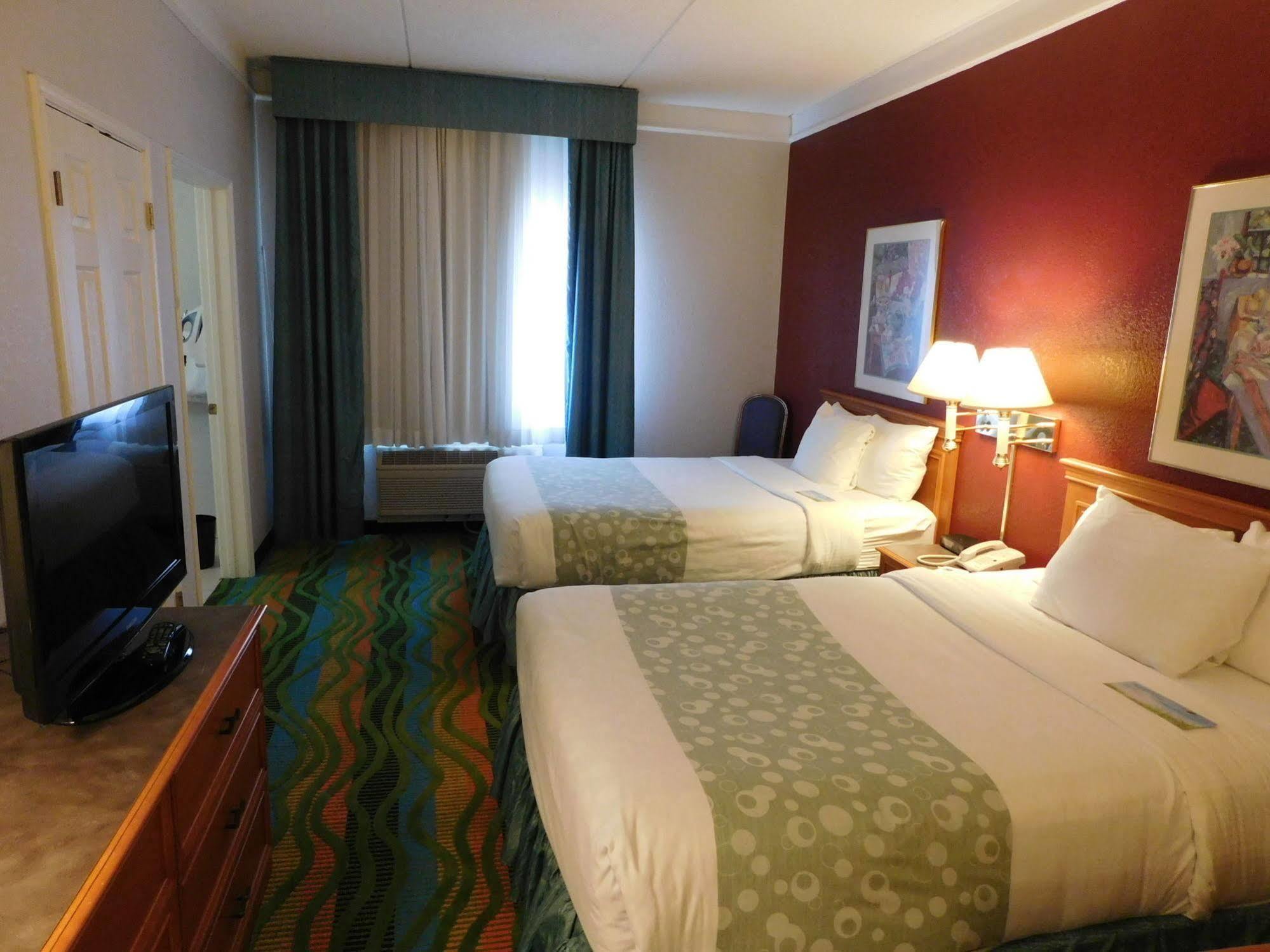 Days Inn & Suites By Wyndham Arlington Heights Exteriör bild