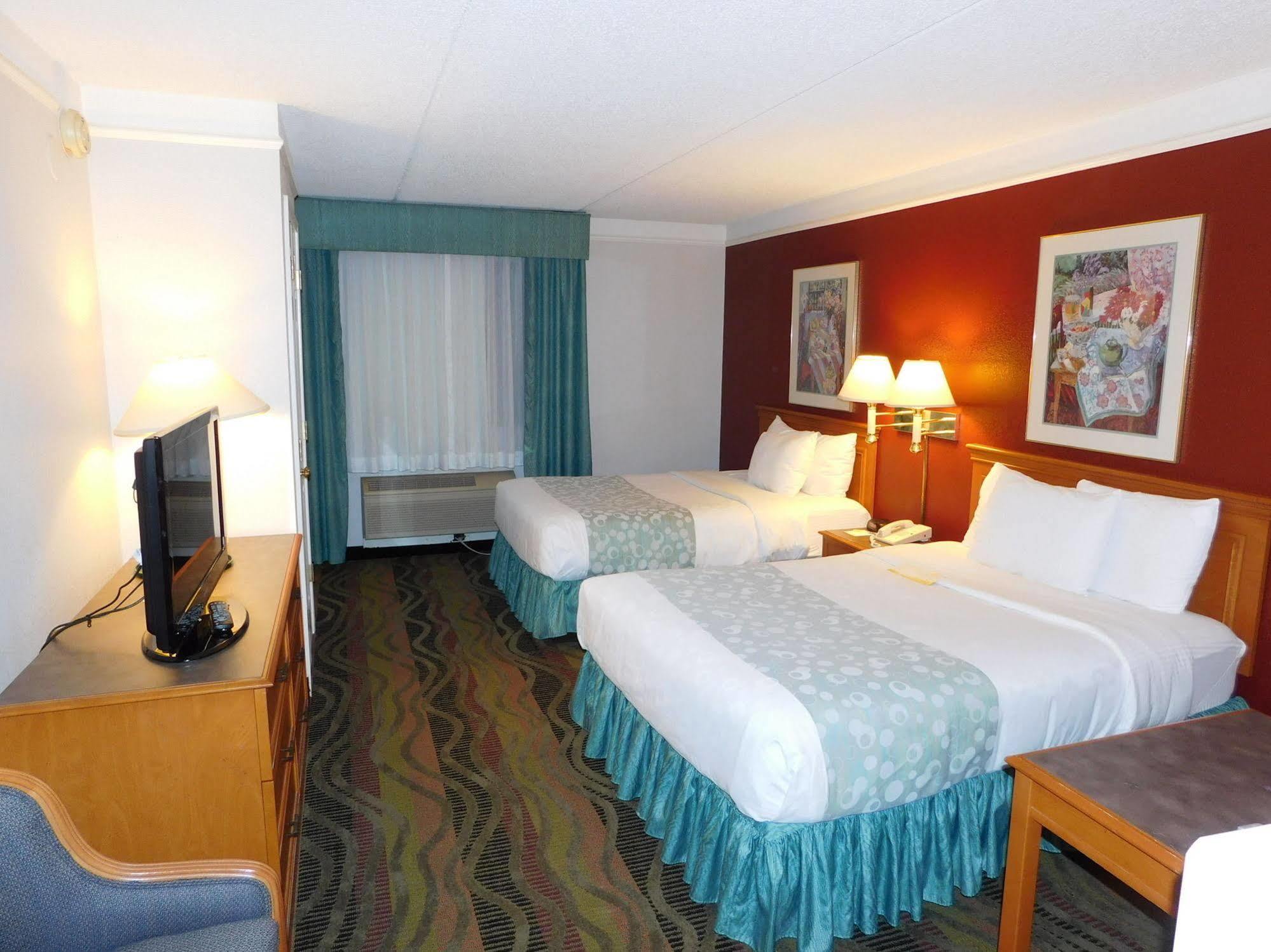Days Inn & Suites By Wyndham Arlington Heights Exteriör bild