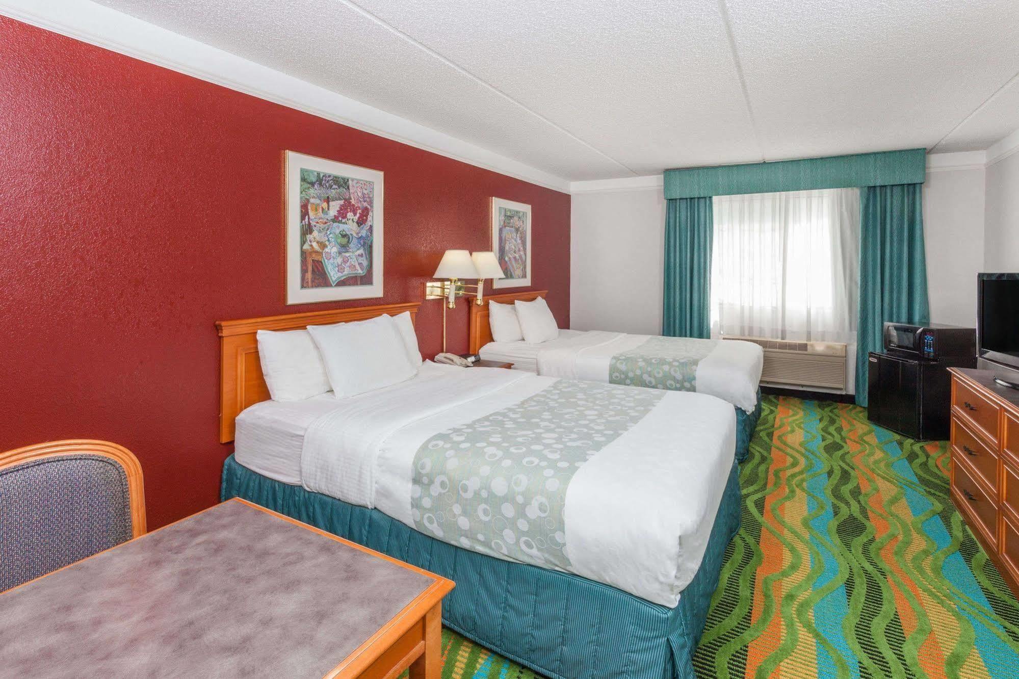 Days Inn & Suites By Wyndham Arlington Heights Exteriör bild