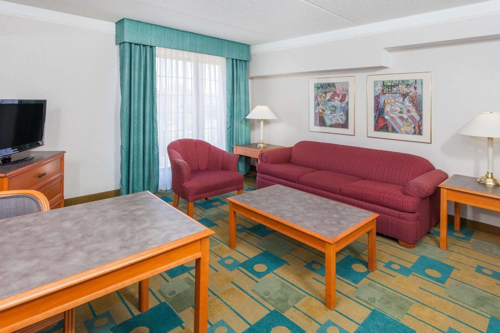 Days Inn & Suites By Wyndham Arlington Heights Exteriör bild